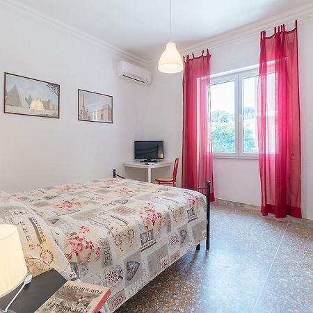 Red & White Vatican Apartment Рим Экстерьер фото