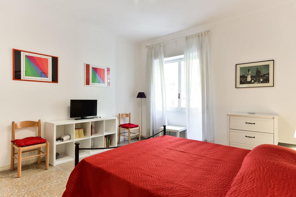 Red & White Vatican Apartment Рим Экстерьер фото