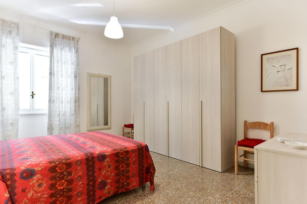 Red & White Vatican Apartment Рим Экстерьер фото