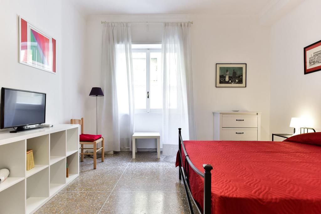 Red & White Vatican Apartment Рим Экстерьер фото