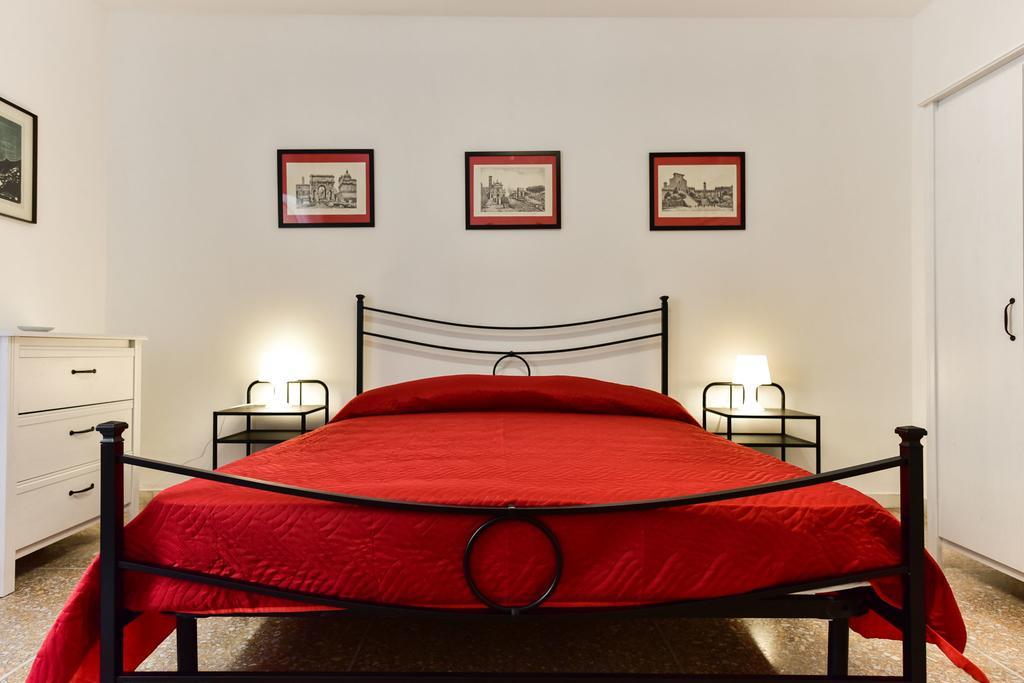 Red & White Vatican Apartment Рим Экстерьер фото
