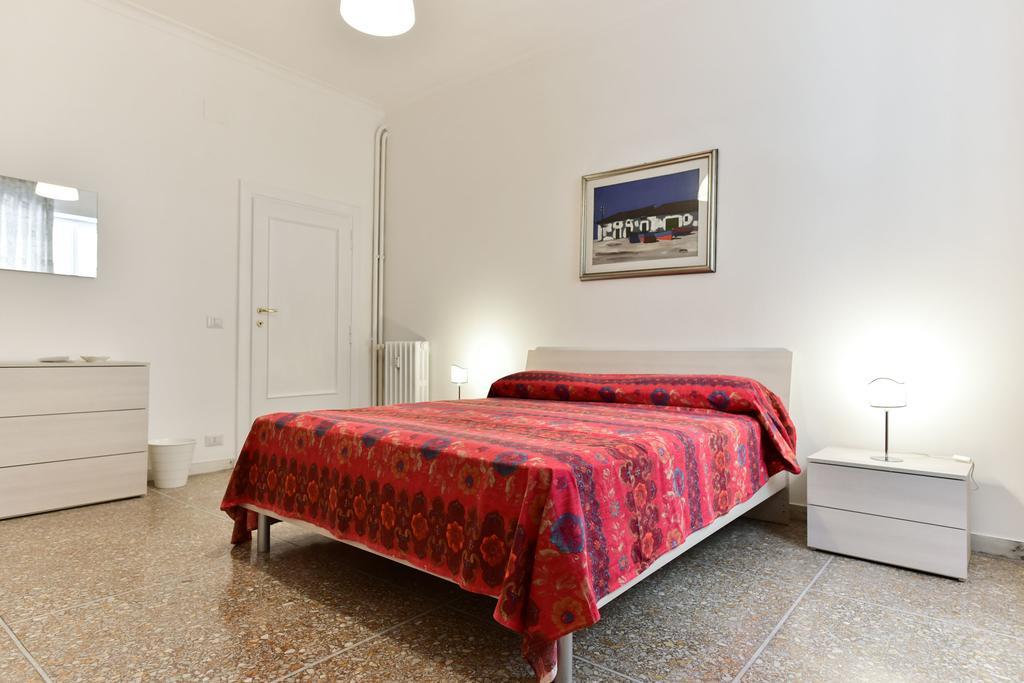 Red & White Vatican Apartment Рим Экстерьер фото
