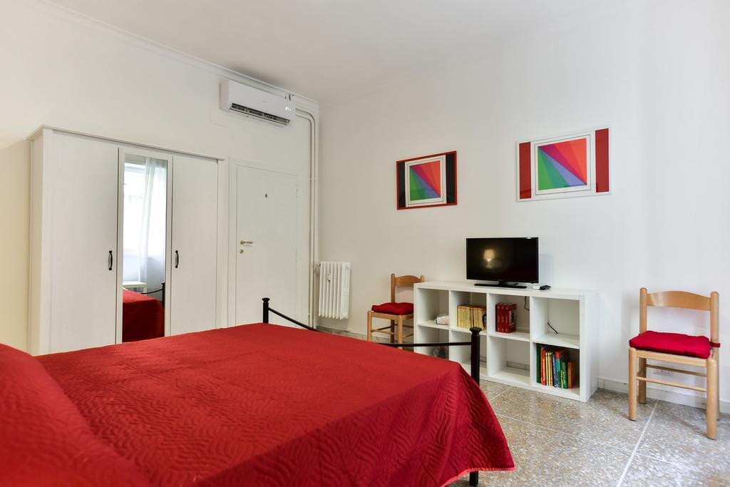 Red & White Vatican Apartment Рим Экстерьер фото