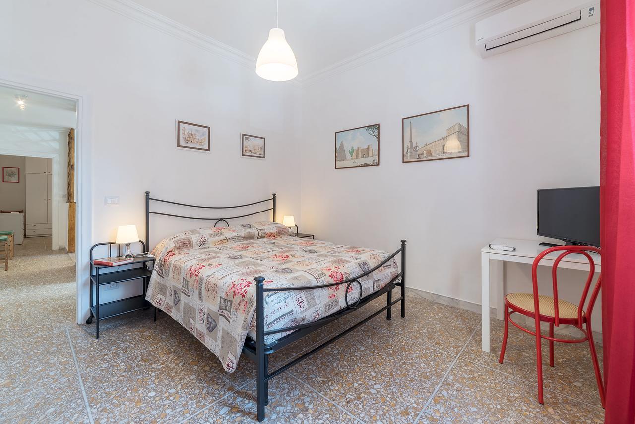 Red & White Vatican Apartment Рим Экстерьер фото