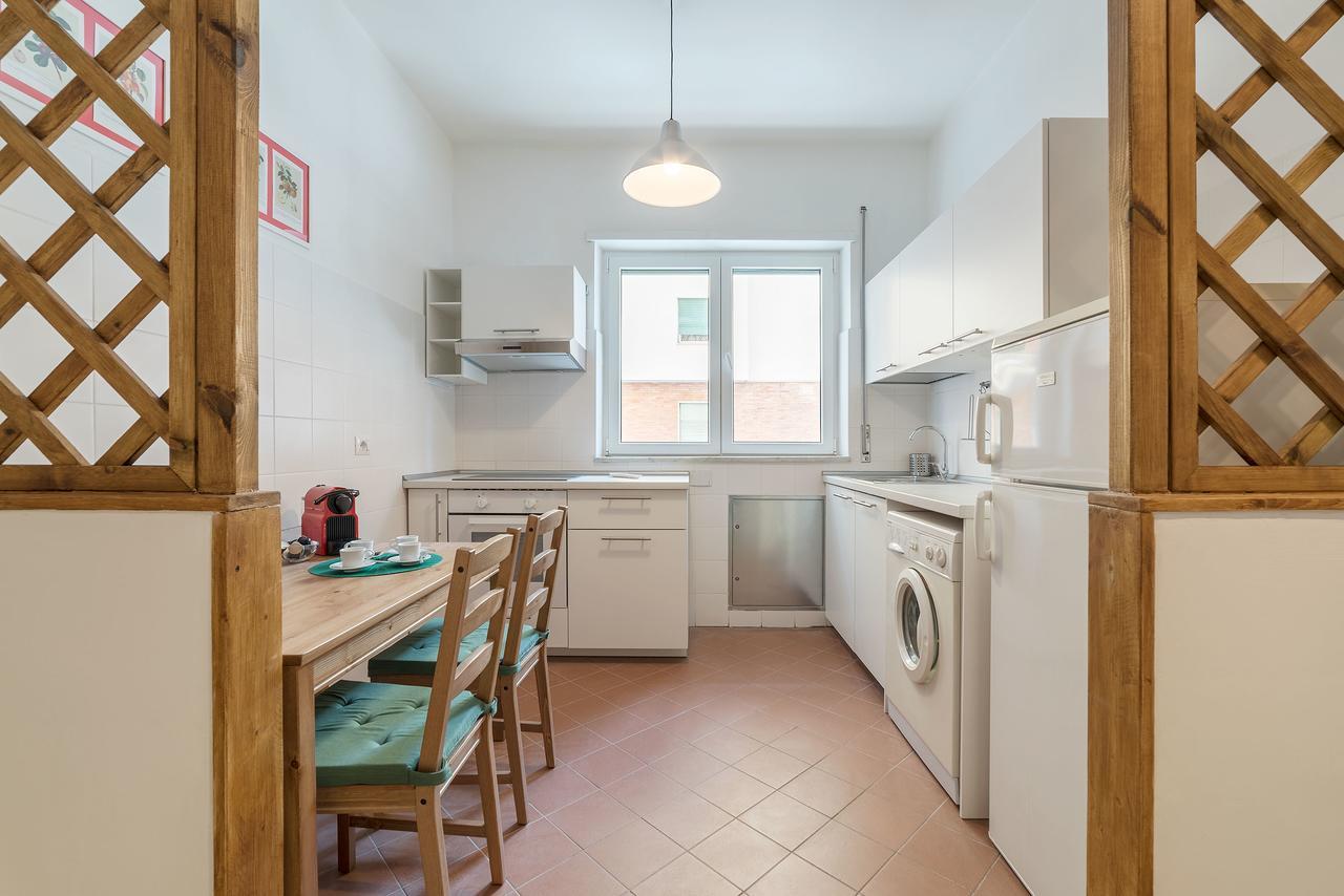 Red & White Vatican Apartment Рим Экстерьер фото