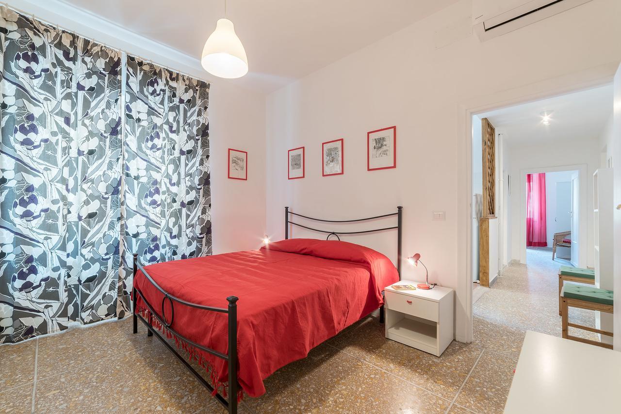 Red & White Vatican Apartment Рим Экстерьер фото