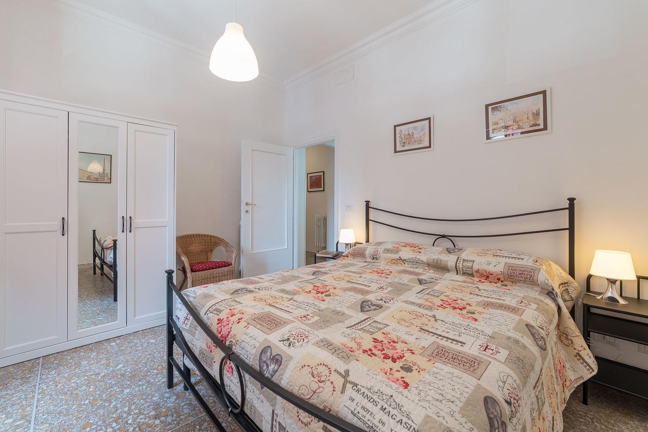 Red & White Vatican Apartment Рим Экстерьер фото
