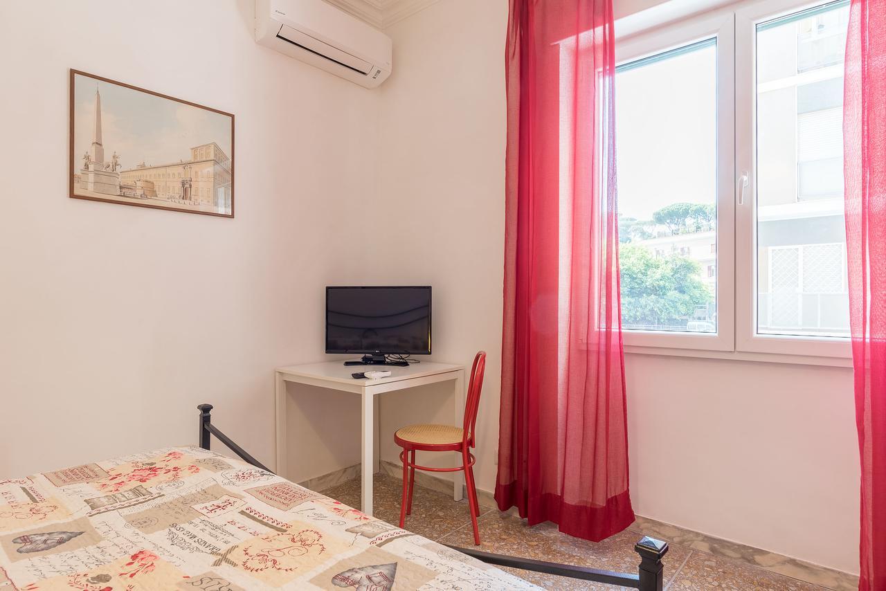 Red & White Vatican Apartment Рим Экстерьер фото