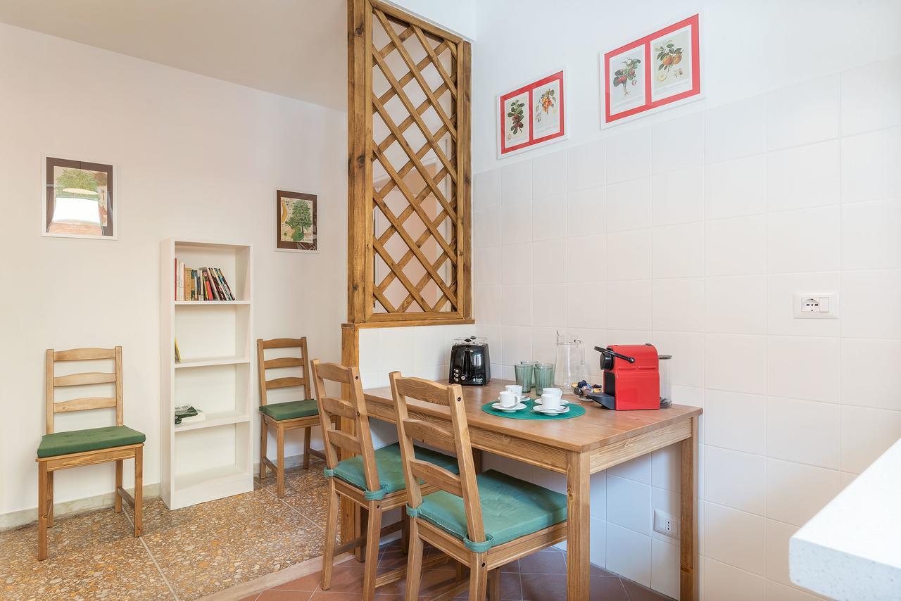 Red & White Vatican Apartment Рим Экстерьер фото