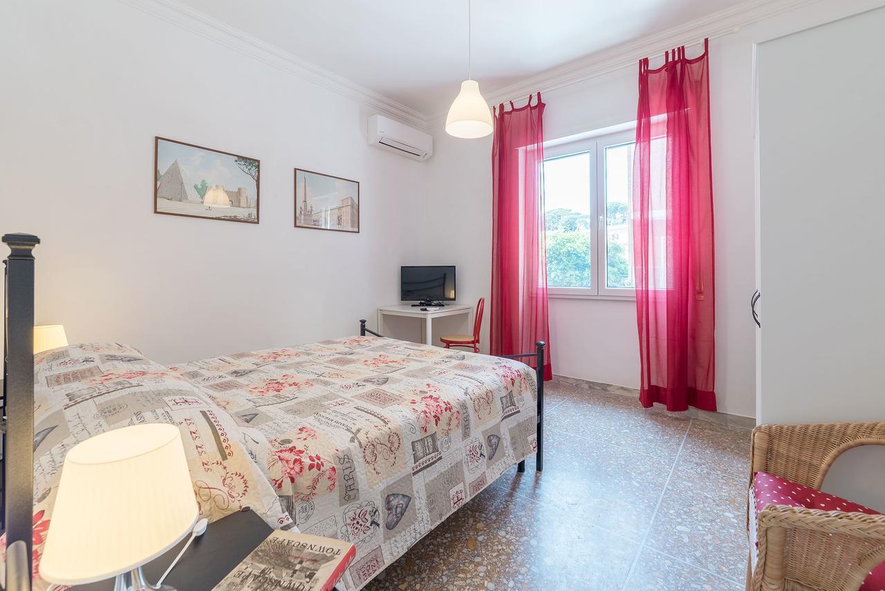 Red & White Vatican Apartment Рим Экстерьер фото